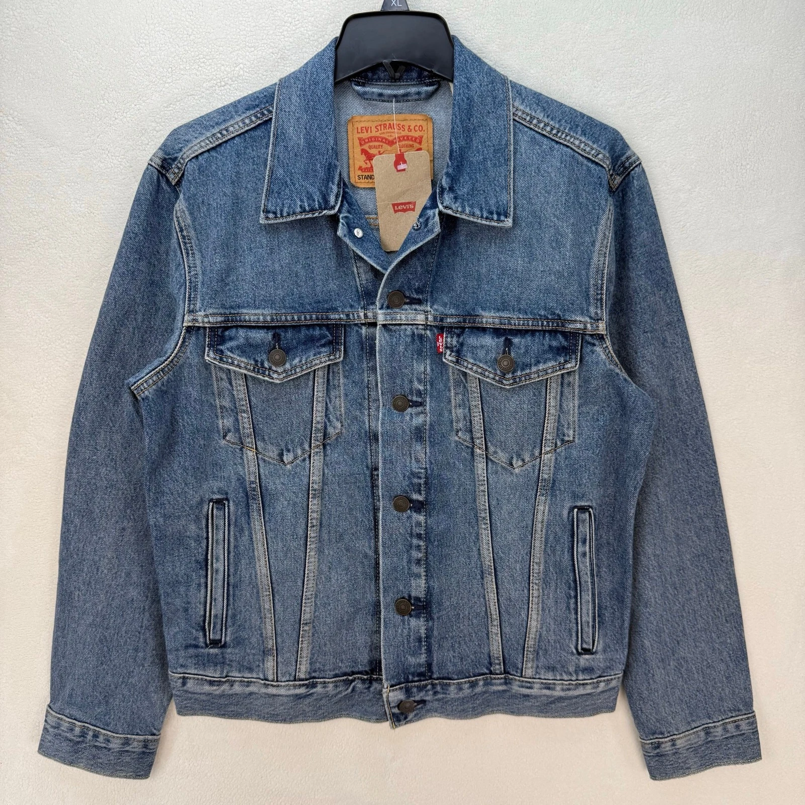 LEVI'S MEN'S MEDIUM WASH SIZE SMALL TRUCKER JACKET 723340683
Opens in a new window or tab