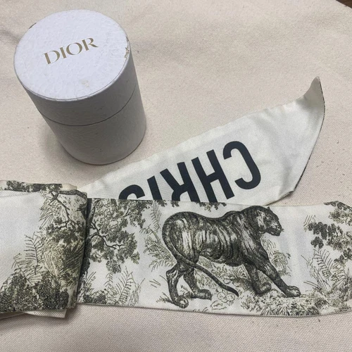 Foulard Dior Mitzah design limité soie 90 cm x 90 cm femme boîte ronde