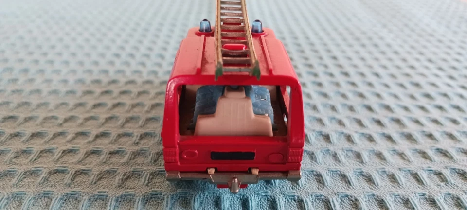 MAJORETTE RANGE ROVER N° 246 1/60 Camion pompiers miniature - Photo 4/4