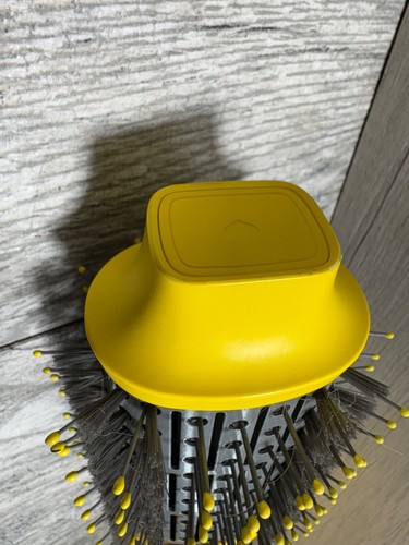 Cepillo redondo Drybar usado amarillo - Imagen 5 de 12