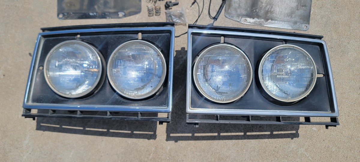 Volvo 240 242 244 245 Quad Round Headlight Set | Front | Genuine