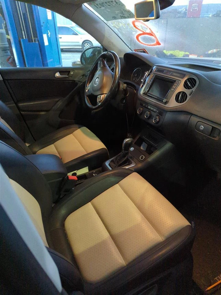 2017 Volkswagen Tiguan Speedometer Gauge OEM Black 124K Miles 5N0920973BX - Изображение 3 из 4