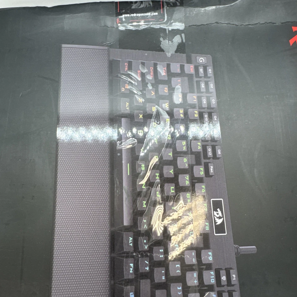 Redragon K550 RGB Gaming Keyboard, 104 Keys + 12 Macro G Keys Wired - Image 3 of 4