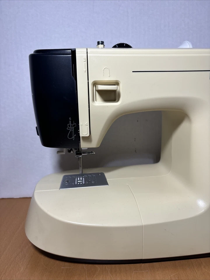 Necchi KM417A Vintage Mirella Sewing Machine - Image 4 of 4