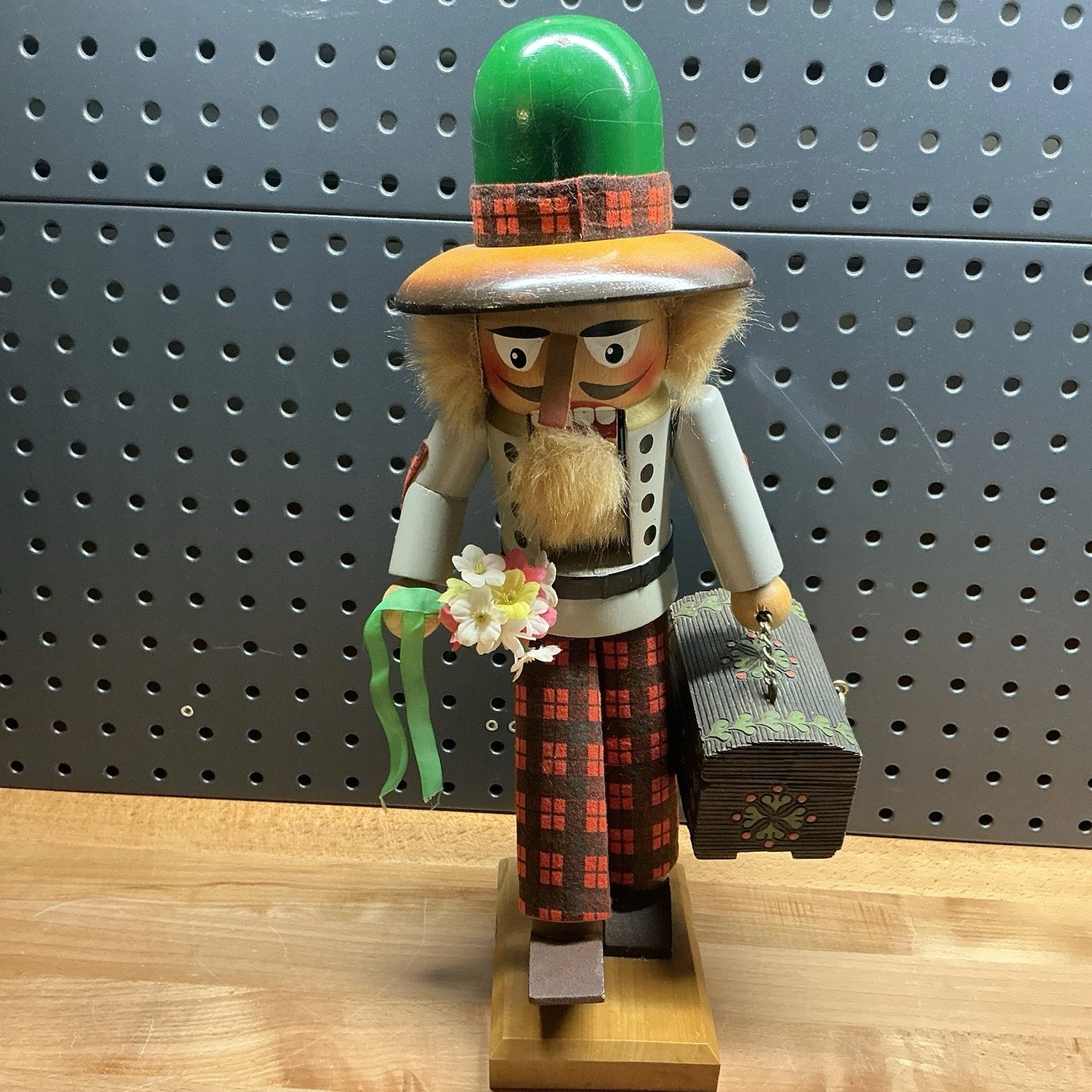 Steinbach THE TRAVELER Nutcracker 16” Tall