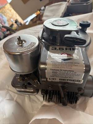 Vintage NOS 3.5 IC Briggs Stratton Gas Engine New Old Stock Lawnmower Motor