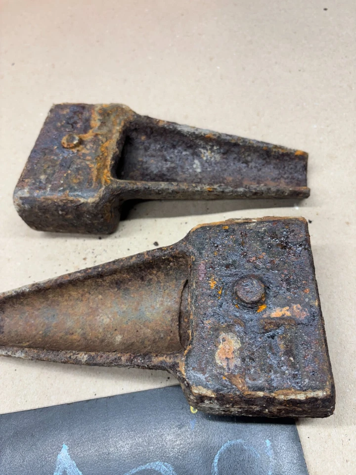 1980-1997 FORD TRUCK F150 F250 F350 1991 92 93 94 95 88 OEM LEAF SPRING BLOCKS 2 - Image 3 of 4