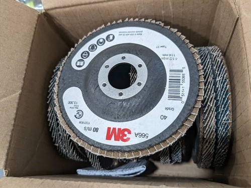 3M 4-1/2" x 7/8" 40 Grit 566A T27 Flap Disc Pack of 10 7000148170 - Picture 2 of 3