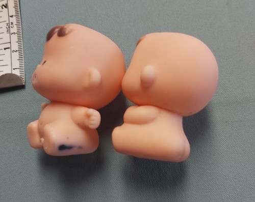 Pair Of TOMY Shikkoto Dolls 2 Inches High - Picture 3 of 5