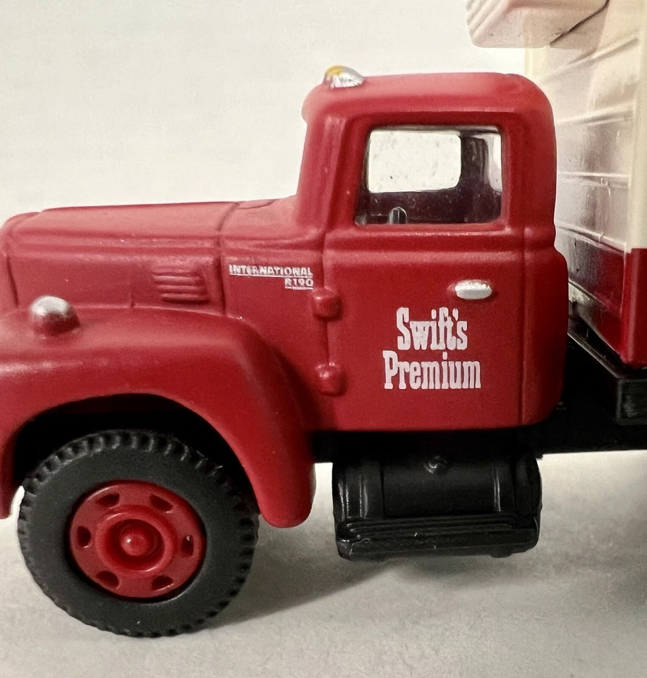 Classic Metal Works,HO/1:87, Swifts Premium.International R-190,Refer-box Truck - Image 4 of 4