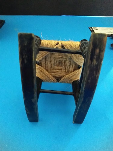 1 CADA mecedoras de madera rústicas miniaturas con asiento de caña verde artesanal - Imagen 5 de 8