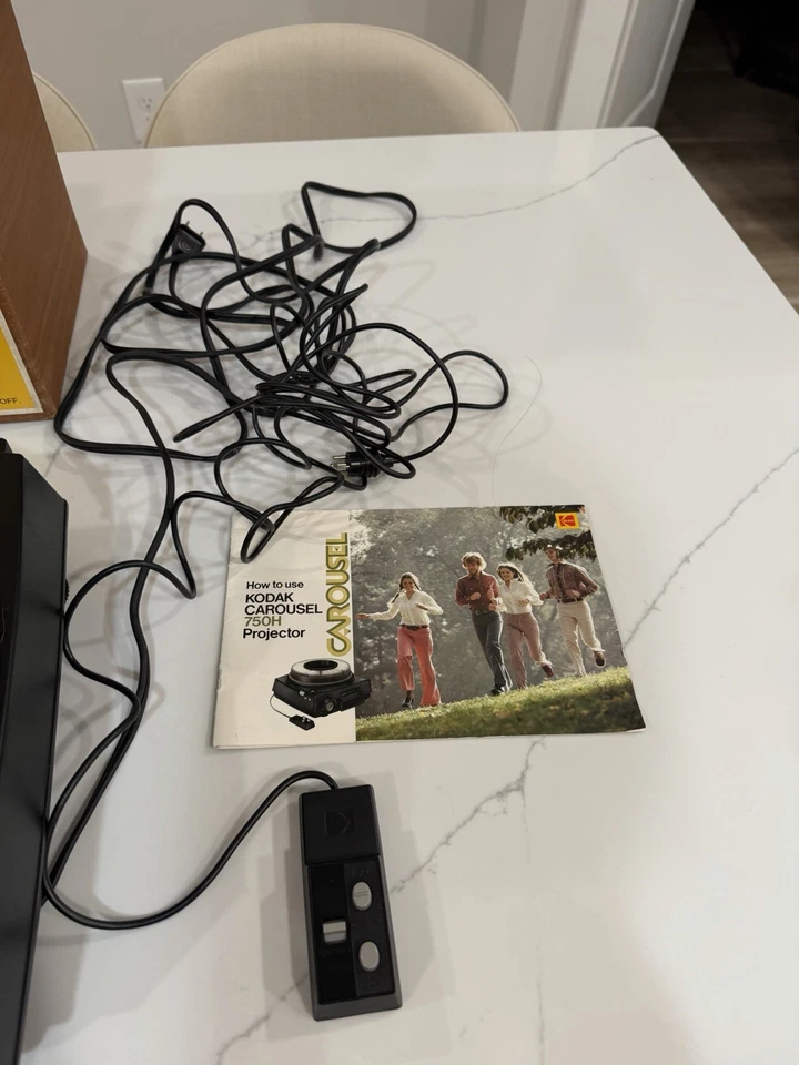 Kodak Carousel 750H Slide Projector with Remote Read Description - Image 4 of 4
