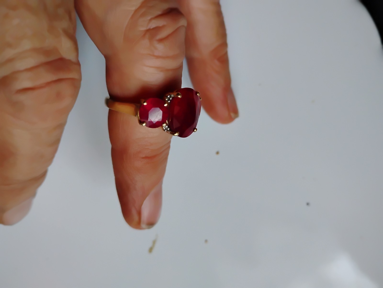 5.6 gr. 10 k solid gold ruby ring - image 6