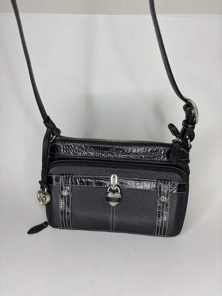 BOLSO DE HOMBRO ORGANIZADOR BANDOLERA NEGRA CARTERA FRONTAL CORAZÓN BRIGHTON SHANA Foto 4 de 4