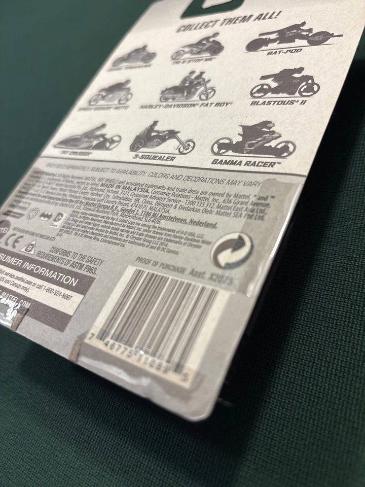 Harley Davidson Fat Boy 2013 Hot Wheels con piloto y Street Noz con piloto Foto 2 de 4