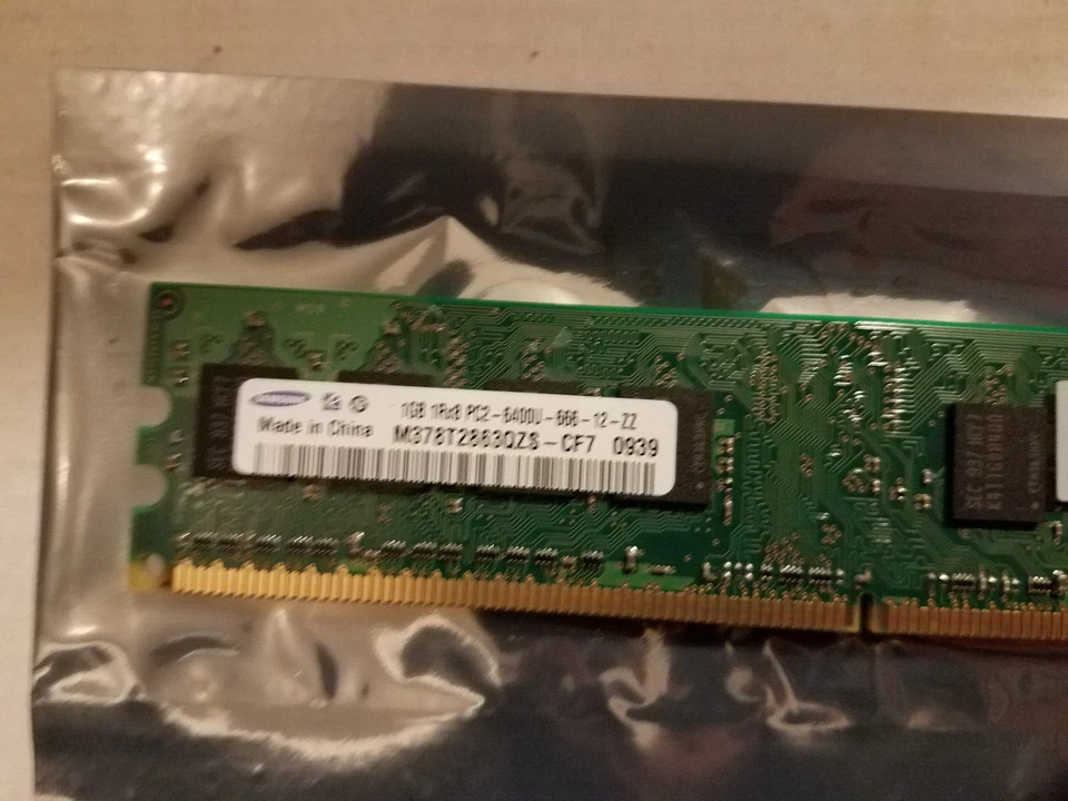 Samsung M378T2863QZS-CF7 DDR2 PC2-6400U 1GB Memory Module RAM 404574-888 - Image 2 of 3