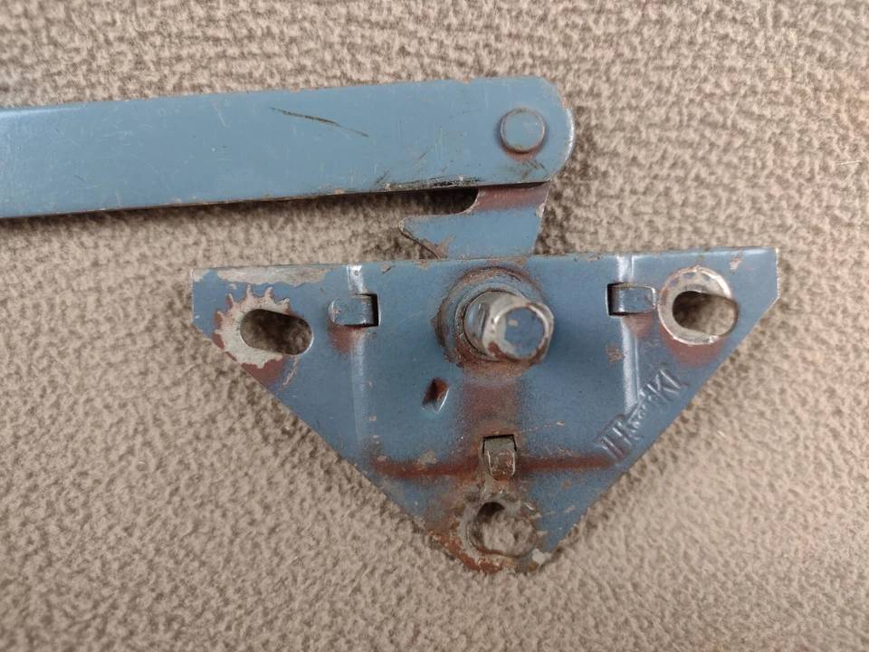 1951-1952 PLYMOUTH CRANBROOK CONDUCTORES MANIJA DE PUERTA DELANTERA REGULADOR ACOPLAMIENTO OEM Foto 2 de 4