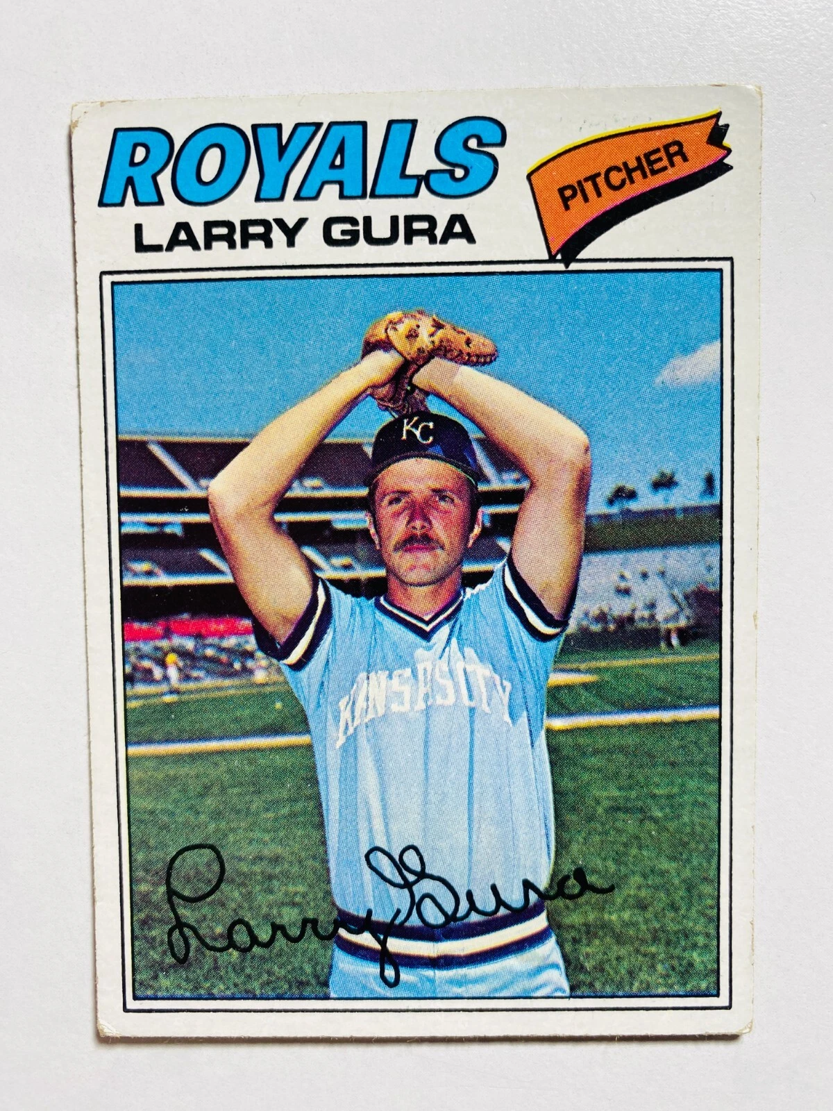 1977 TOPPS #193 LARRY GURA EX-MT MLB BASEBALL CARD