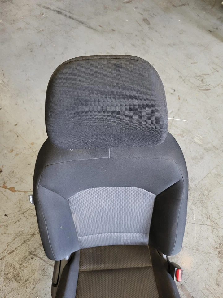 Front Right Passenger Seat Used OEM 2020 KIA SOUL - Image 4 of 4