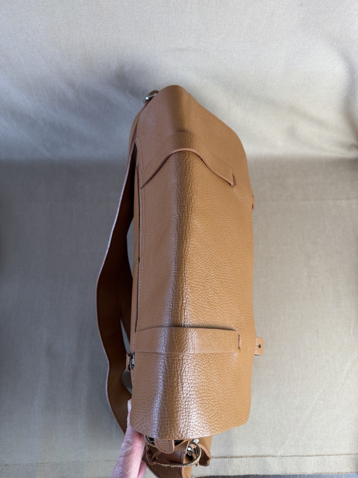 PELL ITALY LEATHER MESSENGER BAG Unisex Camel Color With Adjustable Strap