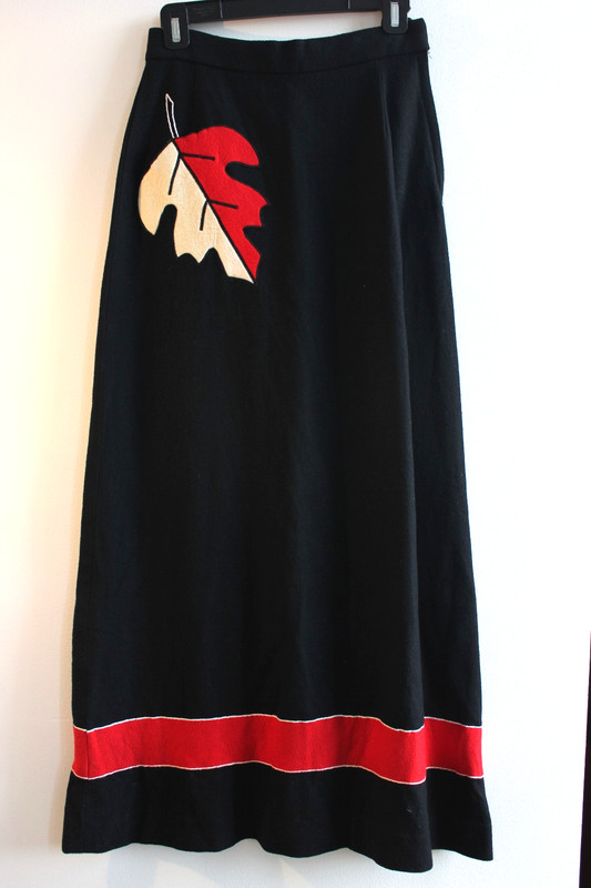 Vintage 1960s The Clique Womens Wool Skirt Leaf Applique Sz Small, 26/27" Waist