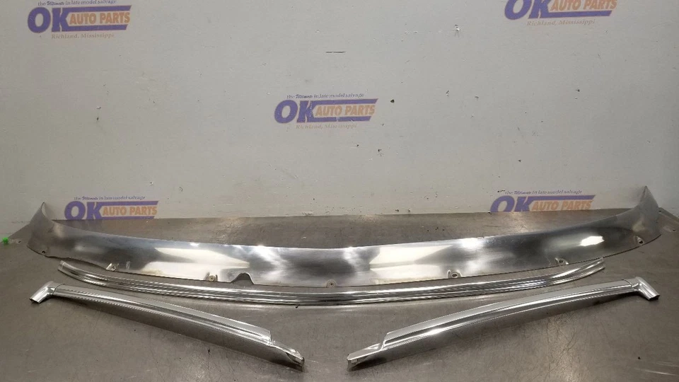 1977 CADILLAC ELDORADO BIARRITZ CHROME WINDSHIELD TRIM SET - Изображение 2 из 4