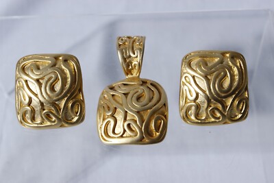 VINTAGE LARGE GOLD TONE ORGANIC NORMA JEAN CLIP BACK EARRINGS W/ PENDANT