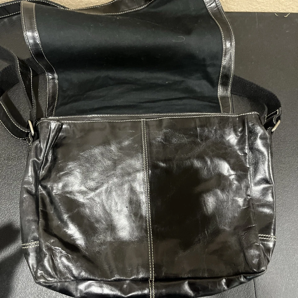 Fossil Vtg Messenger Bag Black Leather XL Laptop Flap Commuter Y2K - Image 2 of 4