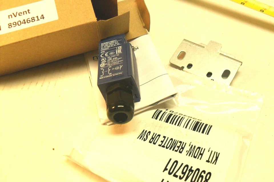 Interruptor de puerta de luz Hoffman LDSWITCH - 19278 nuevo en caja Foto 2 de 4