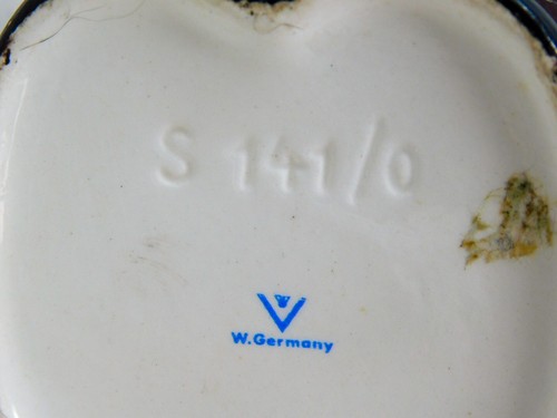 Goebel Friar Tuck Creamer Paper Name Label W. Germany 1960s Full Bee Mark Hummel - Picture 2 of 21