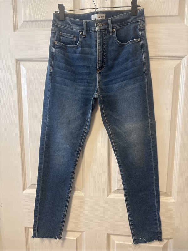 Loft. The Skinny Women's Mid-Rise Jeans, Size 27/4 - ankle length 