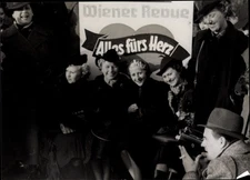 Photo Berlin, Scala, Vienna Revue, everything for the heart, women, photographer - 10565427