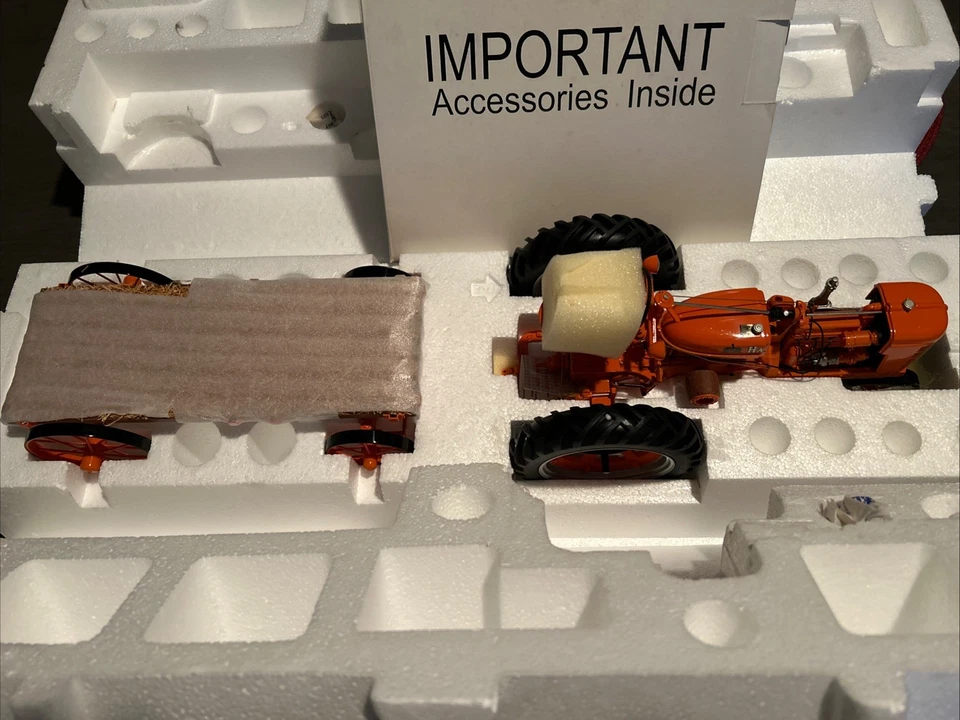 Franklin Mint Halloween Tractor Harvest Set Farmall H Complete Set - Image 4 of 4