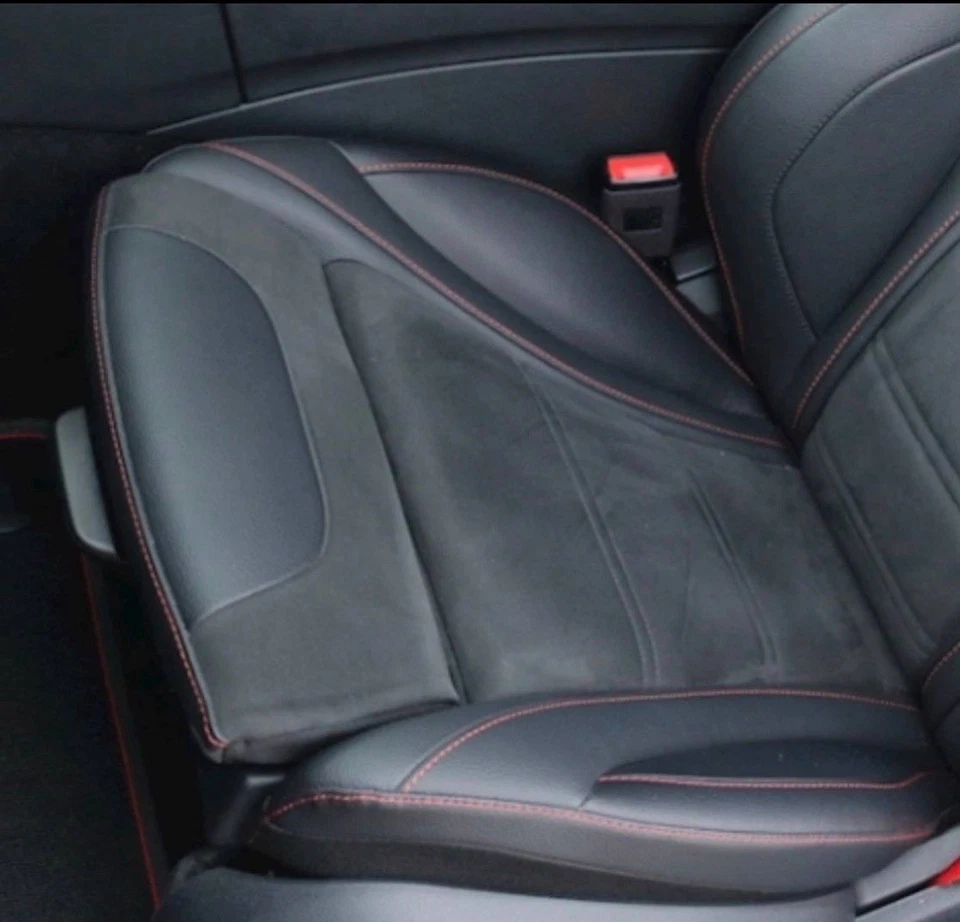 Cubierta de asiento de gamuza inferior negra para Mercedes Benz Clase C C43 AMG 2021 Foto 3 de 3