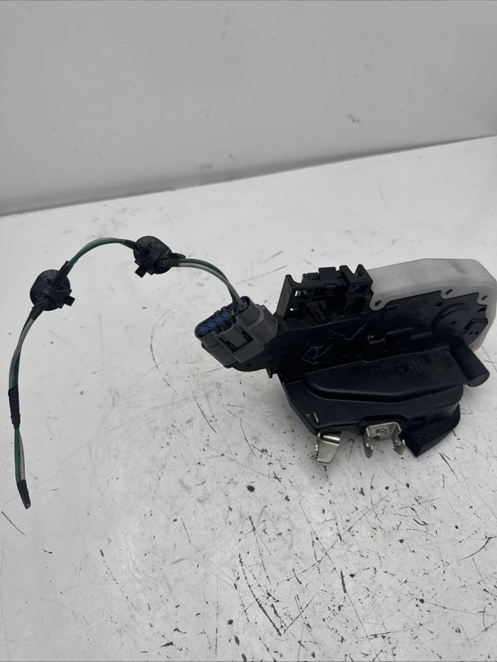 Actuador de cierre de puerta lateral izquierda trasera sedán Nissan Altima 2007-2012 B373-15 Foto 2 de 4