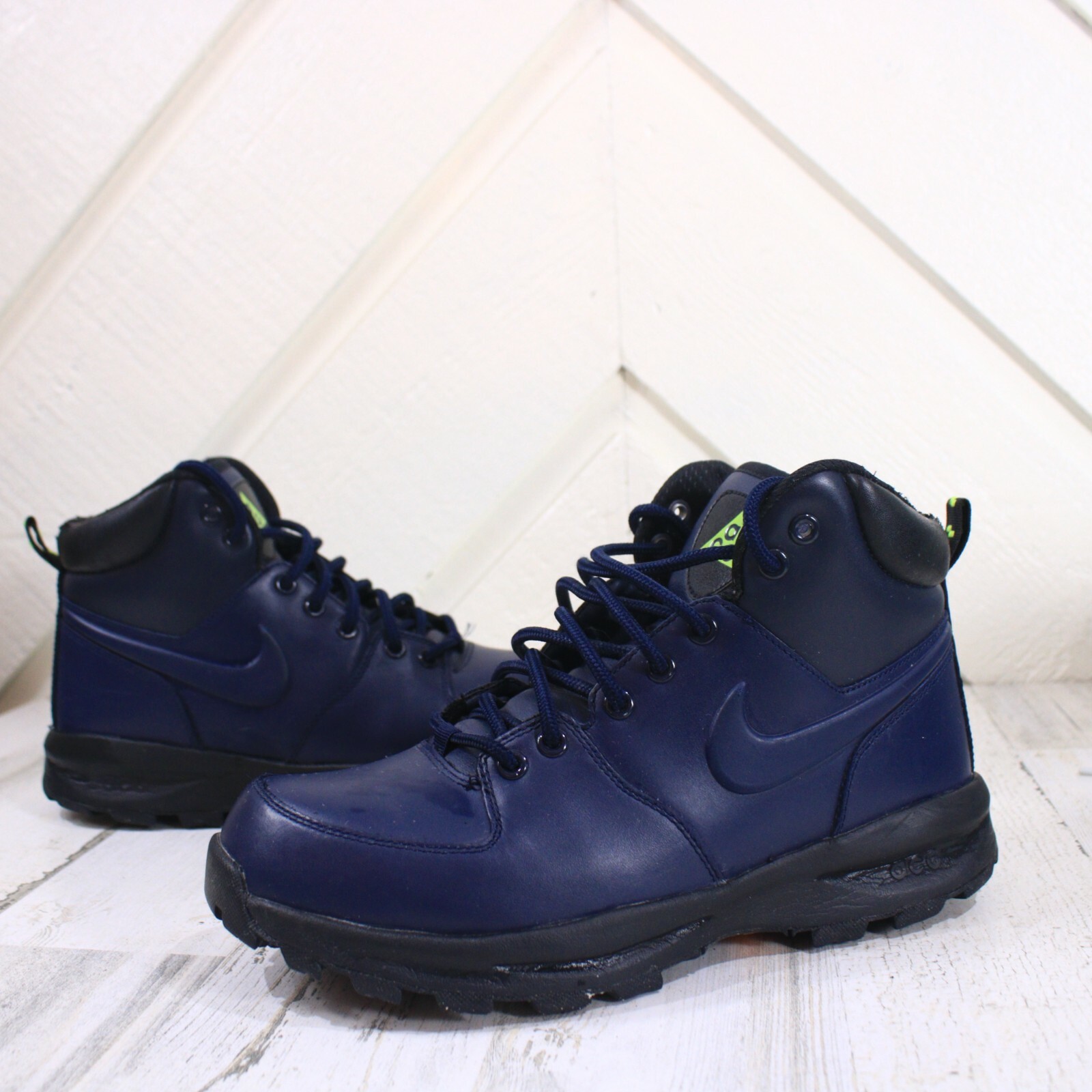 Nike ACG Hiking Boots Lace Up Round Toe 