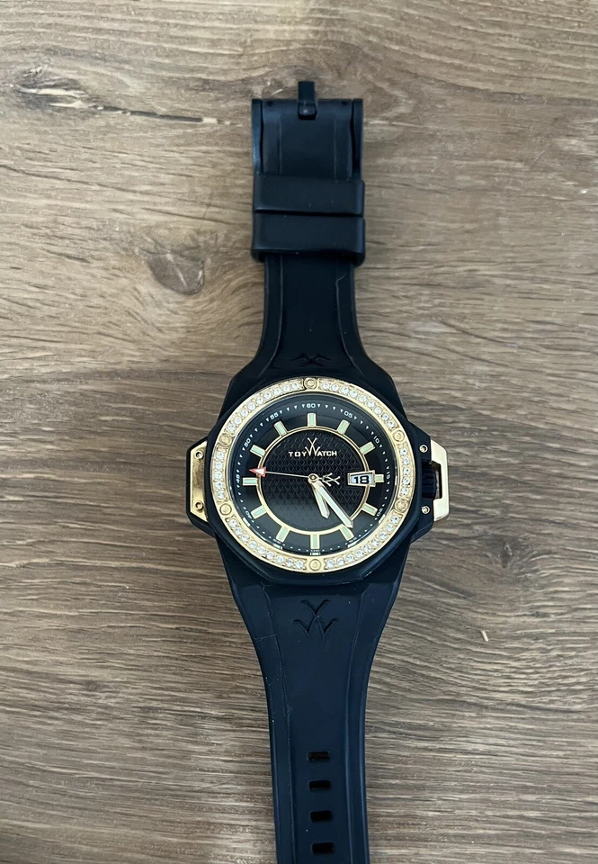ToyWatch-Toy Reloj Pulsera Hombre Diseñador Fuerte Piedras Negro y Dorado Foto 3 de 4