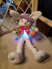 Avon Artist Bunny, ventre change de couleurs, 16 pouces de haut assis.