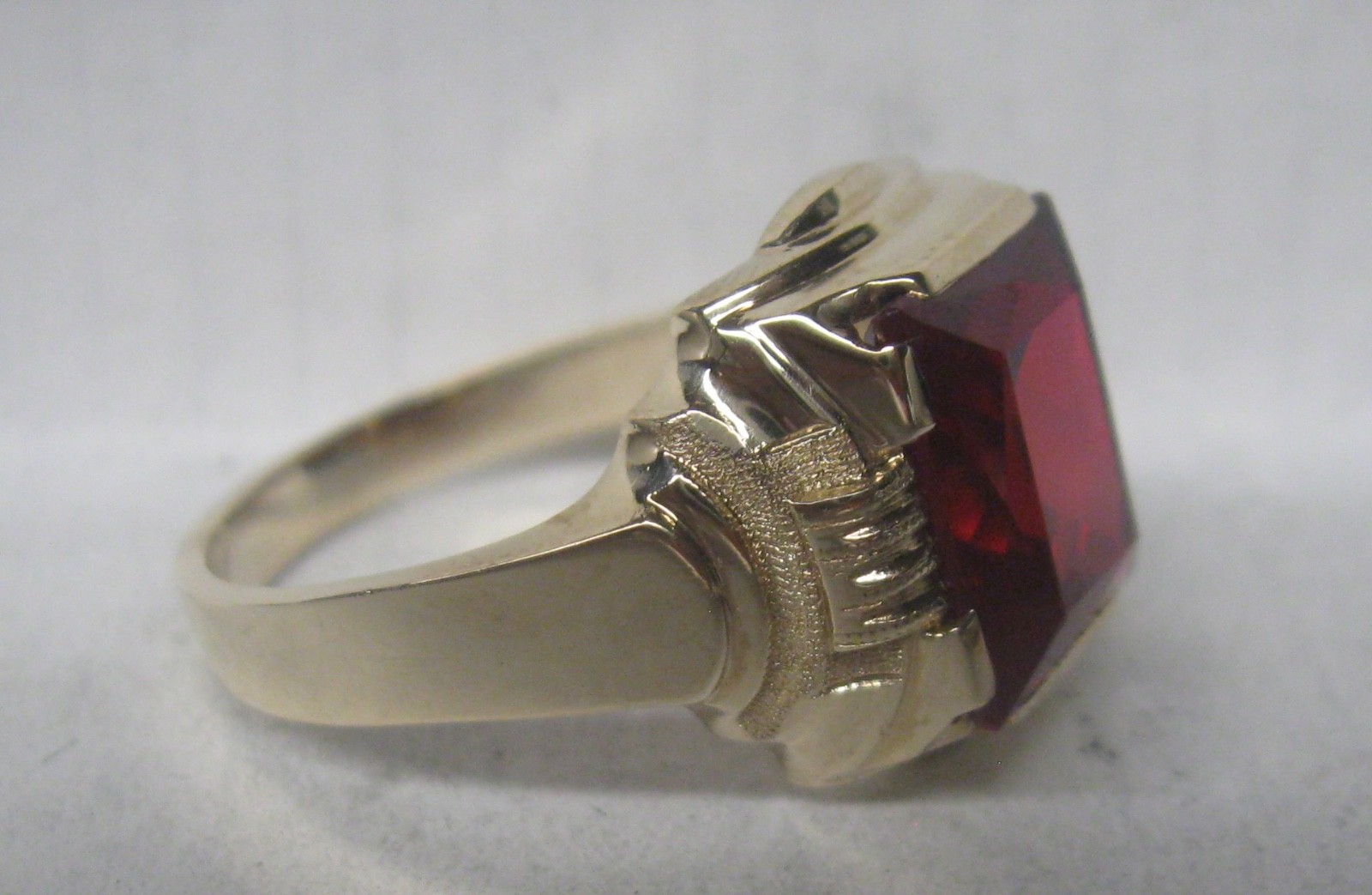 MENS 10K SOLID GOLD SIMULATED RUBY RING 8 GRAMS S… - image 2