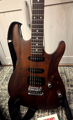 Neuwertige Ibanez E-Gitarre GSA60-WNF mit Ständer u. Zubehör