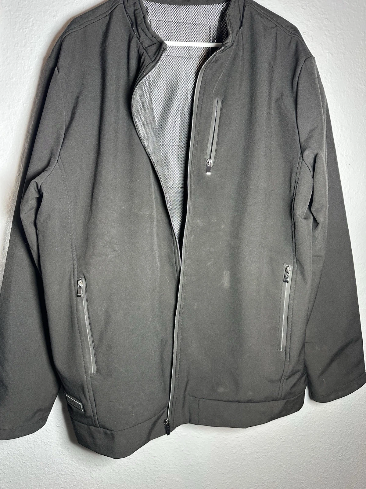 Men’s Isopho Heated Jacket With Pockets Weather Proof size XXL No Battery
Opens in a new window or t