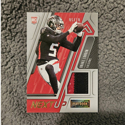 Panini 2022 Playbook Drake London Falcons Rookie Patch Next Up #NU-7 /10