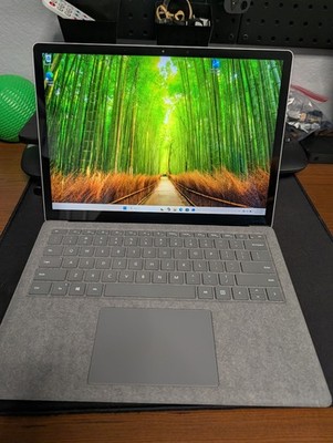 Microsoft Surface Laptop 4 13.5'' Touchscreen (i5-1135G7, 8 GB RAM, 256 GB)