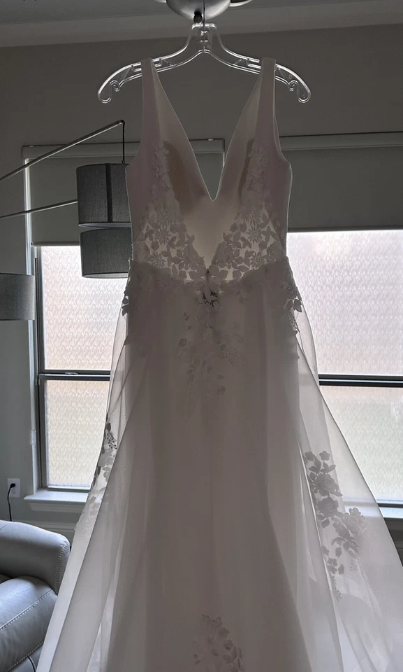 Vestido de novia de sirena con cuello en V sin mangas de encaje marfil Mikaella talla 12 Foto 4 de 4