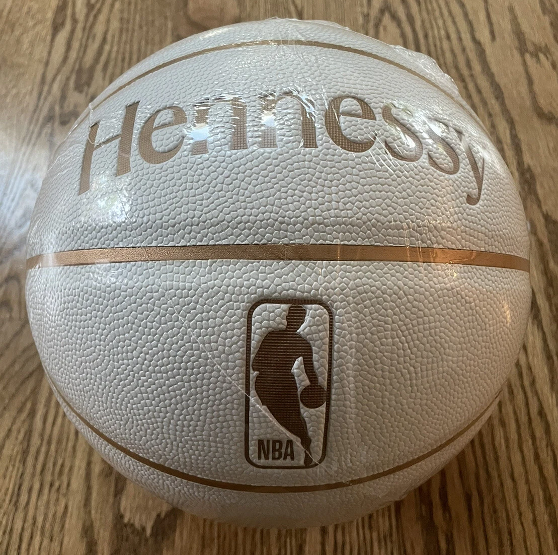 Moet HENNESSY Cognac White / Gold Official NBA basketball - Sealed NEW -  Rare!