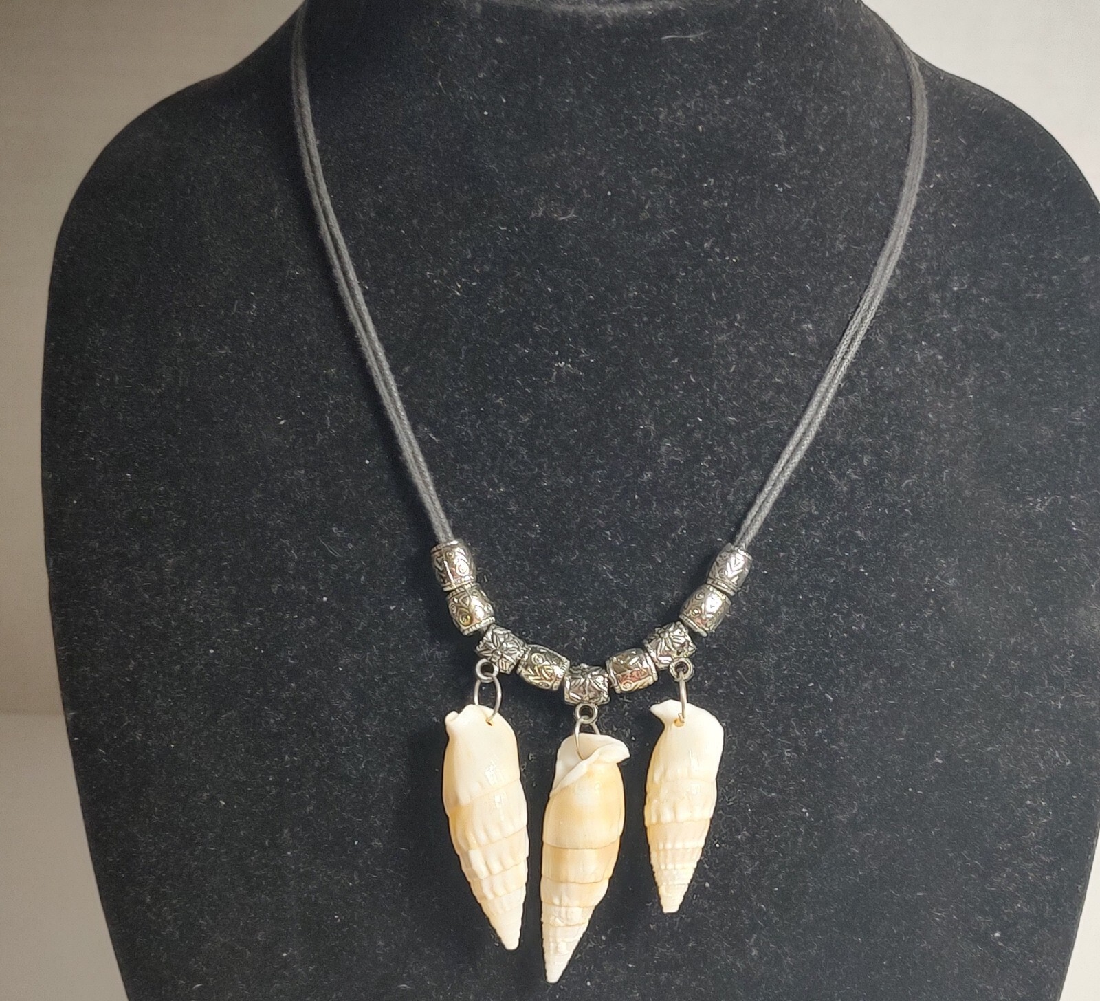 Three Shell Necklace 17" - image 4