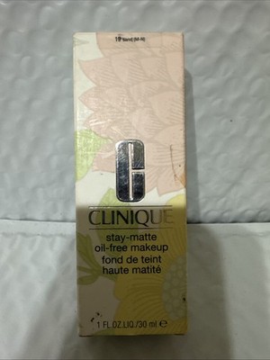 Clinique Stay-Matte Oil-Free Makeup #19 Sand (M-N)