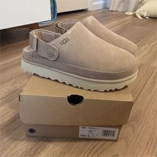 UGG Goldenstar Clog Beige Suede Women's Size 7 Comfort Adjustable Strap