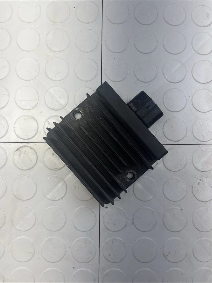 KAWASAKI NINJA 650R EX650C 2017-2023 RECTIFICADOR REGULADOR DE VOLTAJE OEM Foto 2 de 4