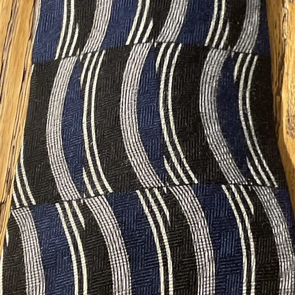 Corbata de seda geométrica abstracta vintage usada en excelente estado Albert Nipon para hombre hecha en EE. UU. Foto 4 de 4